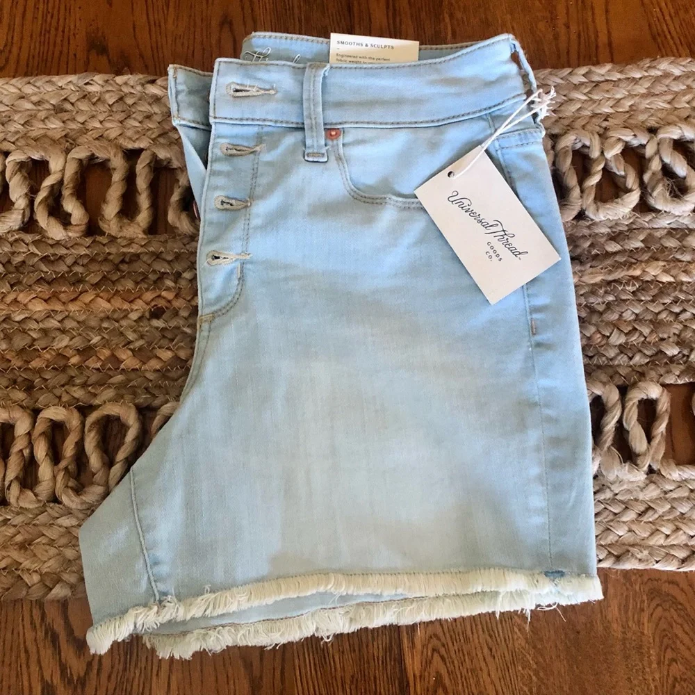 Light Wash High-Rise MIDI Jean Shorts 6/28 Button Fly by Universal Thread NEW